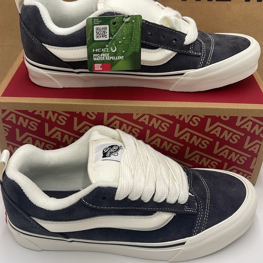 Vans Men’s Gray and White Sneakers Knu Skool
Pig Suede Gray
VN000CS0BGF - Picture 10 of 16